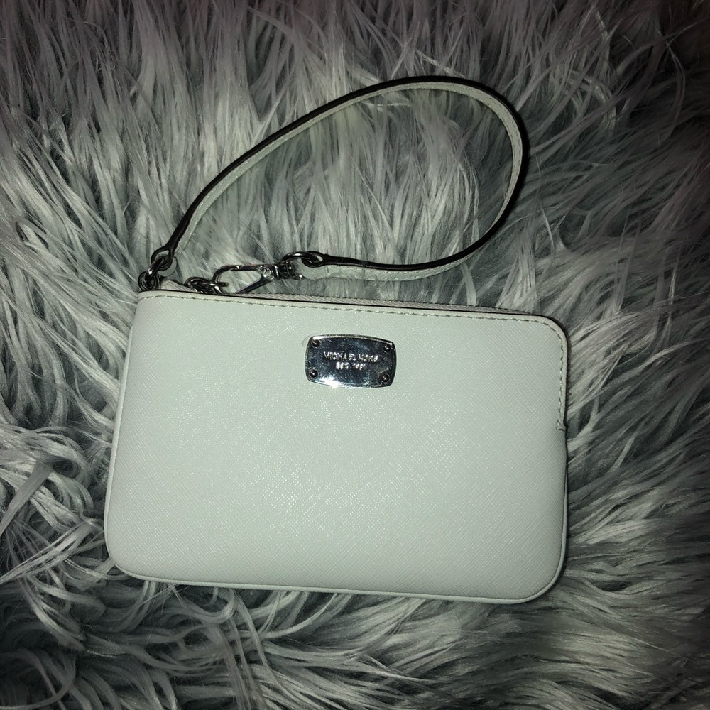 White Micheal Kors Wristlet